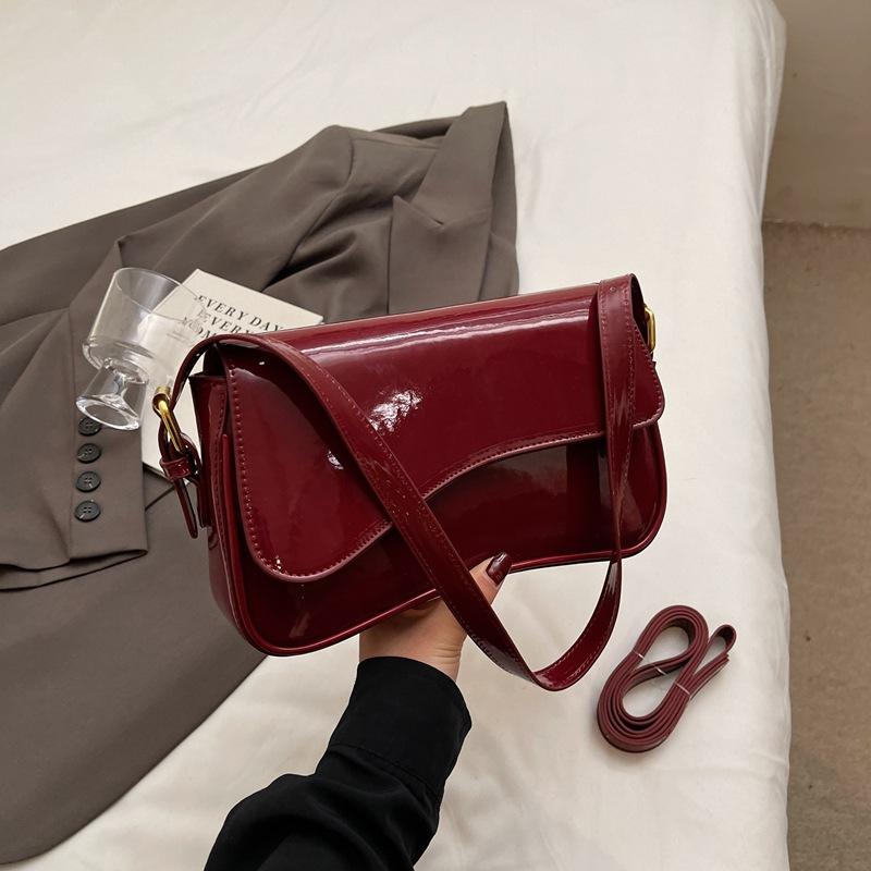 

New flip magnetic buckle shoulder bag commute to work fashionable simple women s bag underarm bag fashionable casual handbag бордовий