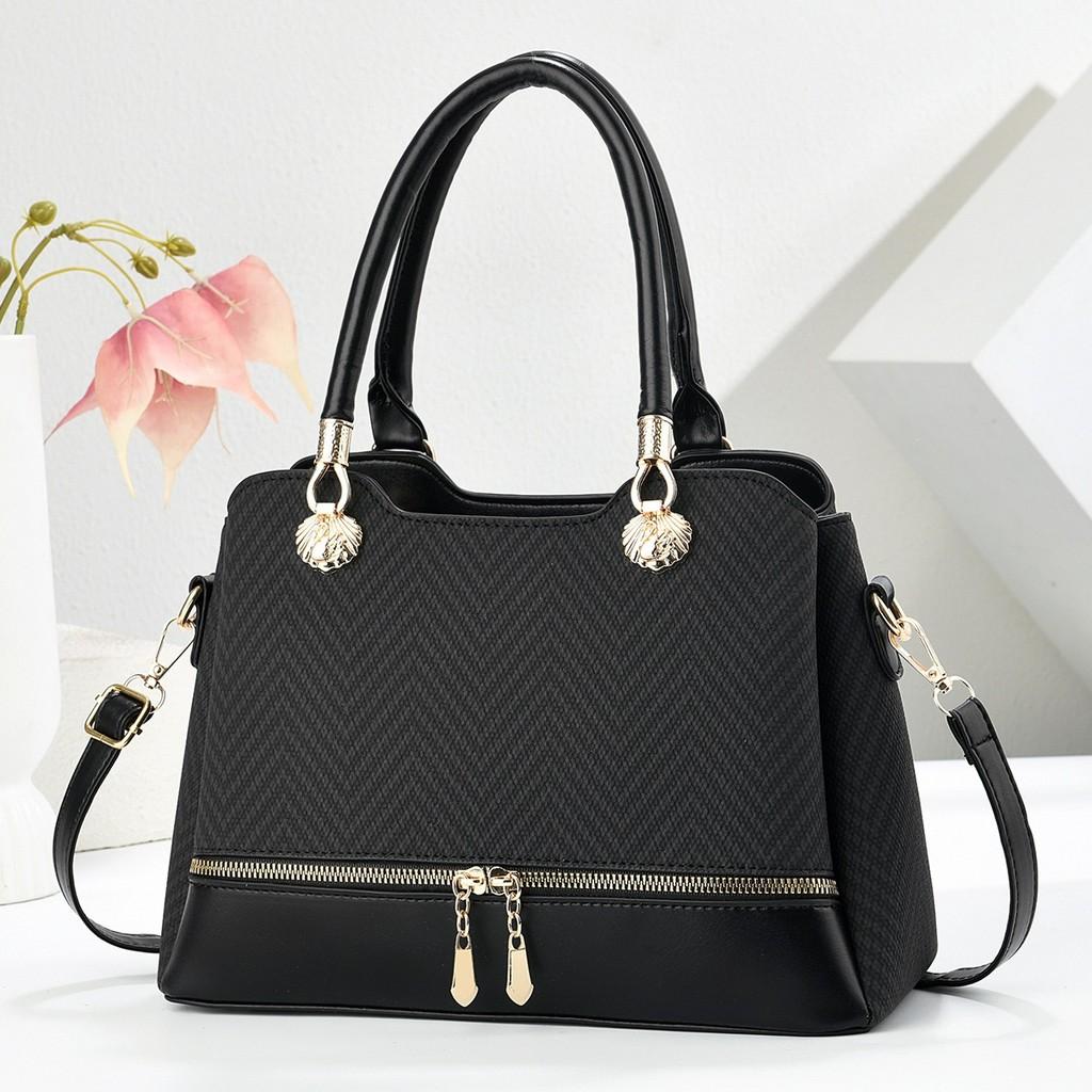 Classic Tote Bag For Women With Pu Material And Metal Accents For Daily Use