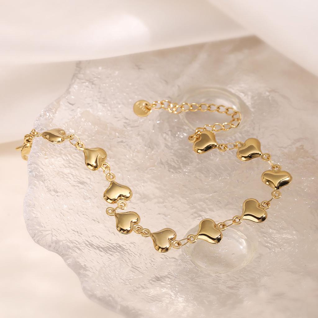 Wholesale Non-Fading Gold Color 316L Stainless Steel Heart Charm Bracelet For Women Casual Daily Jewelry
