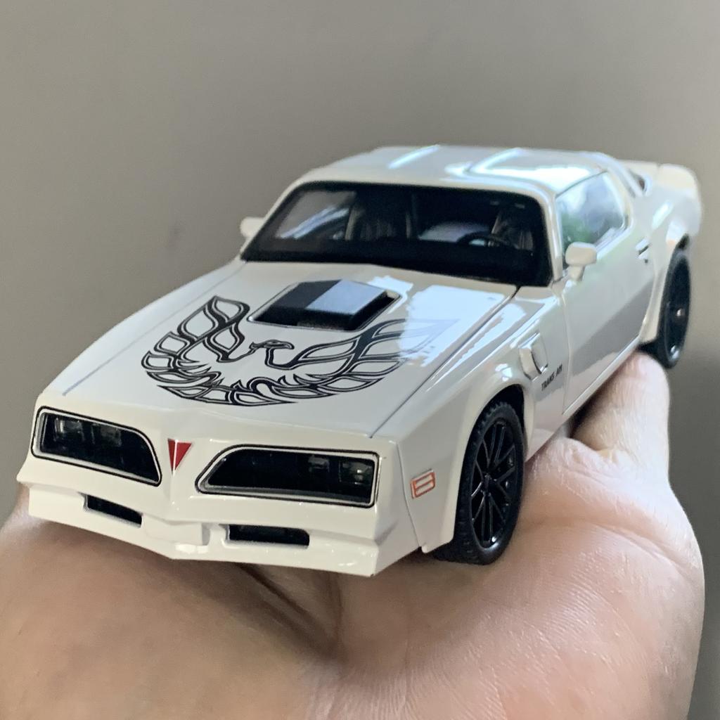1/32 Pontiac Firebird Trans Am Trendy Alloy Model Car Ornament High Simulation Collectible Holiday Present for Boy & Living Room