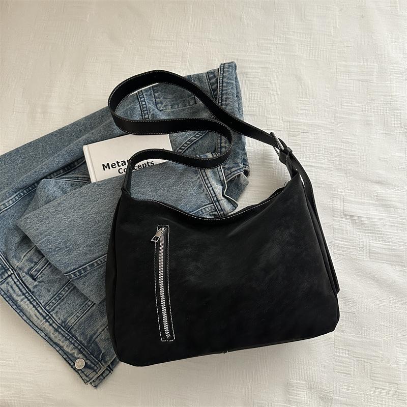 Large Capacity Crossbody Bag with A Single Shoulder Strap for Daily Commuting, Bucket-shaped Tote Bag