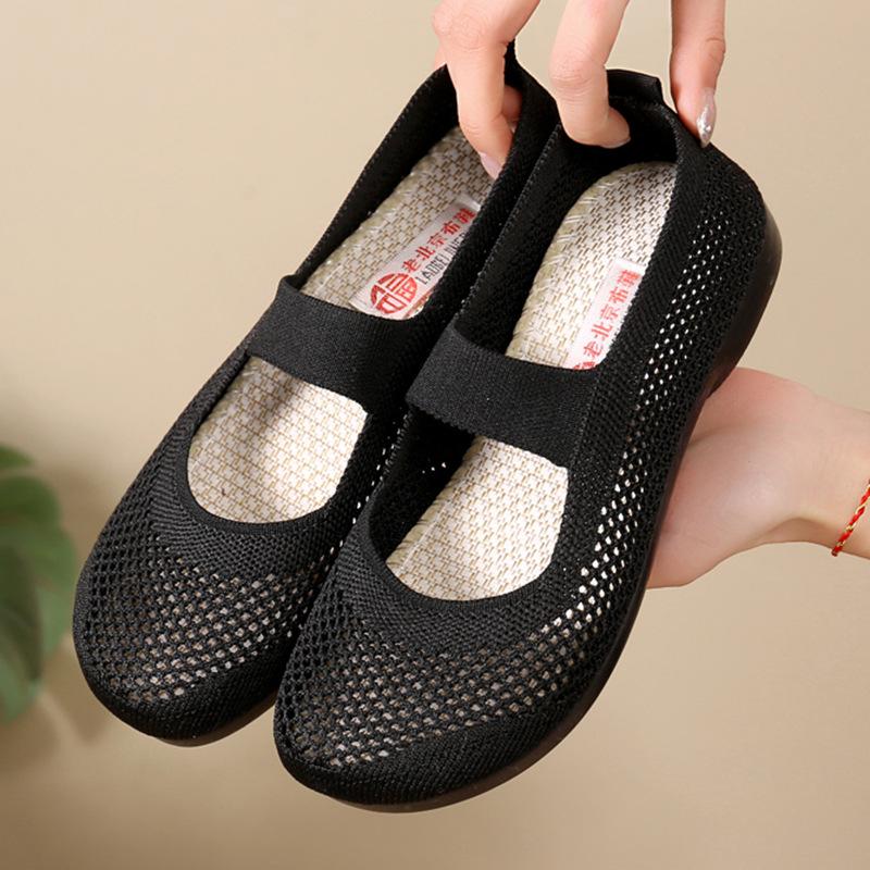 2025 fashion Summer Women Flat Shoes Breathable Soft Sole Slip On Casual Mesh Beijing Cloth Shoes for Middle Aged Mothers