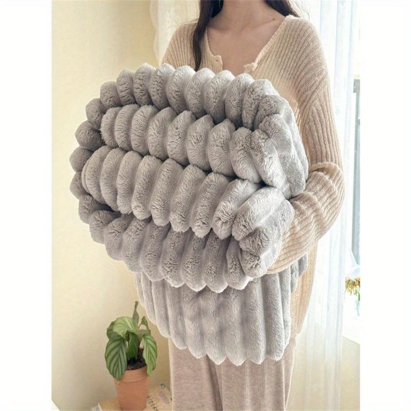 1pc Chunky Striped Plush Blanket, Wide Striped Faux Rabbit Fur, Milk Fleece, Flannel Throw Blanket for Leisure Nap, Office Siesta Lap Blanket
