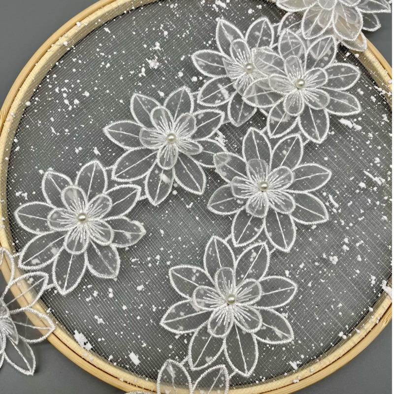 Lyxig Vit Organza Tyg Spets Tyg 3D Pärlor Blommor Broderi Band Kant För DIY Sömnad Urringning Plagg Klänning Dekor