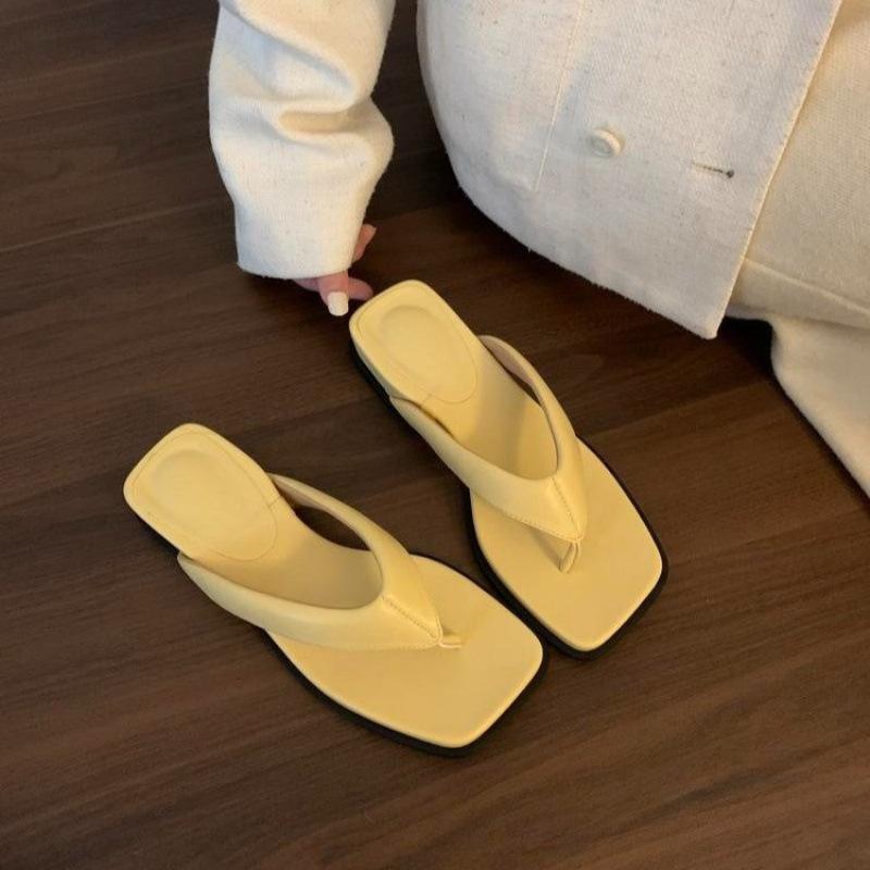 Thick-soled sandals wear French evening wind pinch slippers women's 2025 summer new beach shoes flip-flops high heels