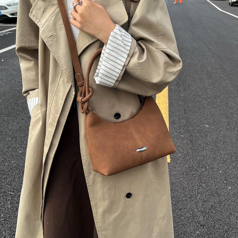 High-end niche bag women's autumn and winter retro 2025 new fashion shoulder messenger bag popular portable dumpling bag