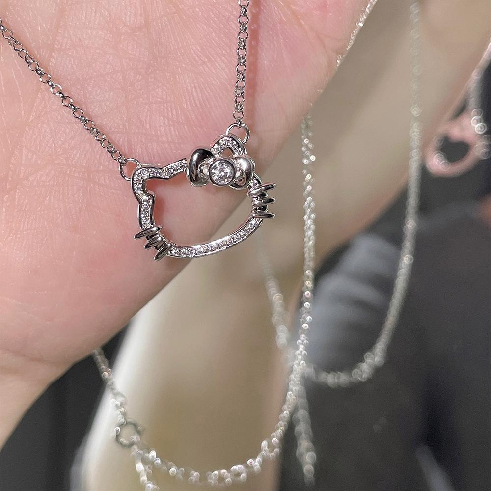 Luxusní náhrdelník Hello Kitty na klíční kost: Špičkový niche styl s přívěskem kočičky, 2026