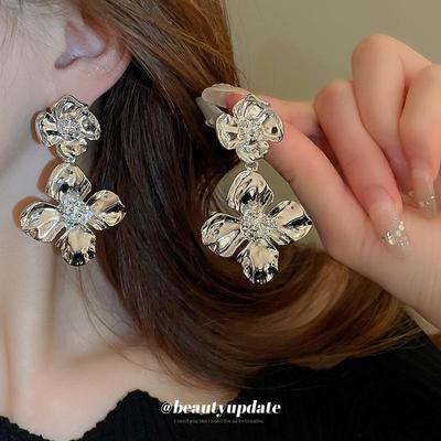 Silver Needle Floral Pendant Earrings: Light Luxury, Niche Fashion, Elegant Style