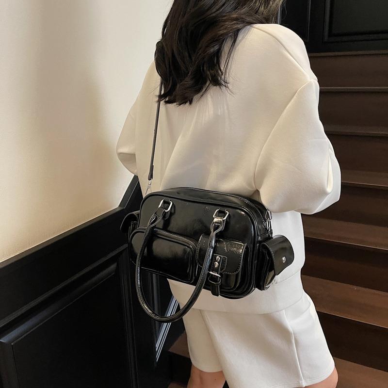 Portable pillow bag women's new armpit bag high-end niche shoulder bag commuter messenger bag