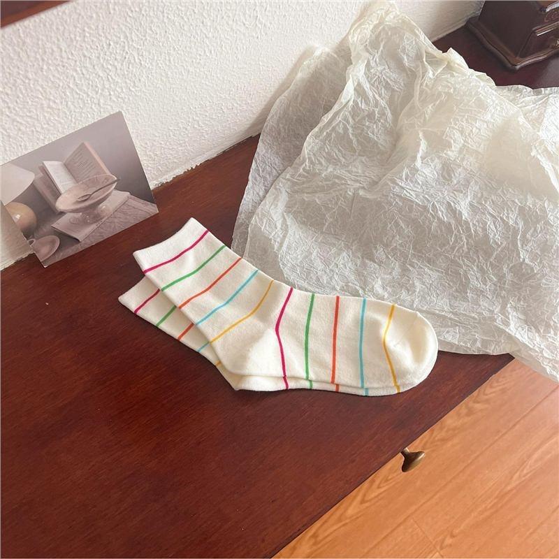 

Женские осенние цветные в горошек полосатые милые белые носки средней длины 1 pair