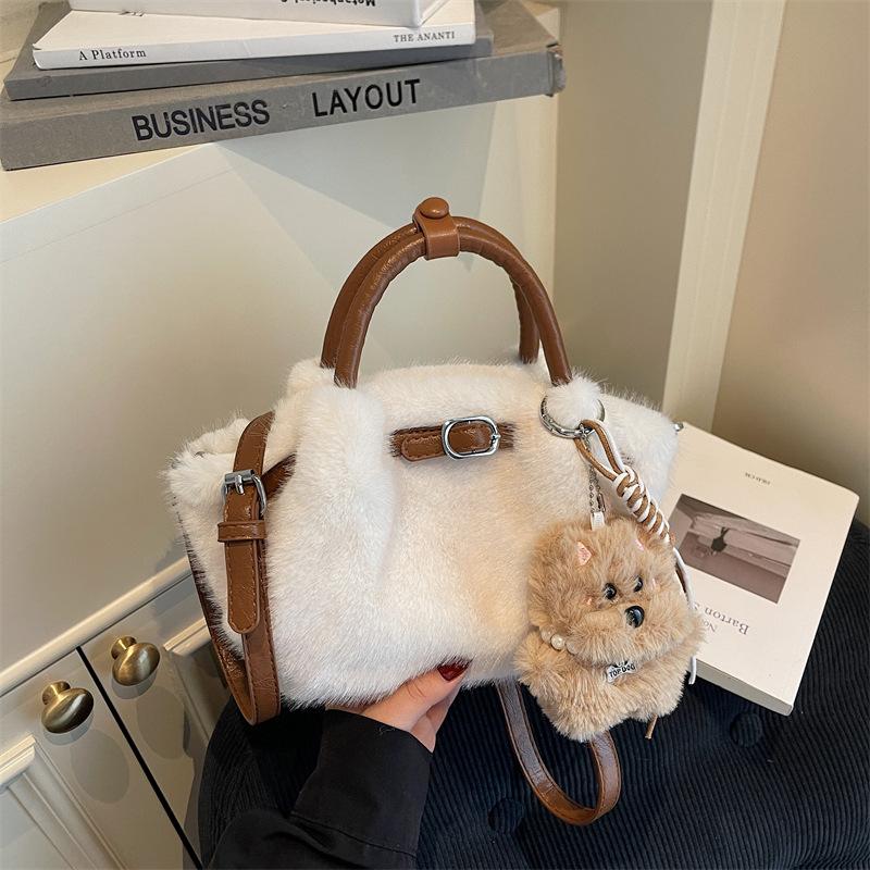 

Popular Autumn and Winter Plush Bags, New Fashionable and Versatile Crossbody Bags, Plush Bags, Hand-held Small Handbags