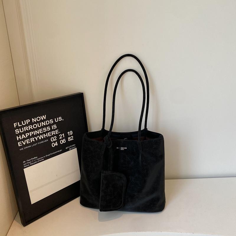 

Large capacity retro bag women s autumn new niche tote bag matte shoulder bag tide