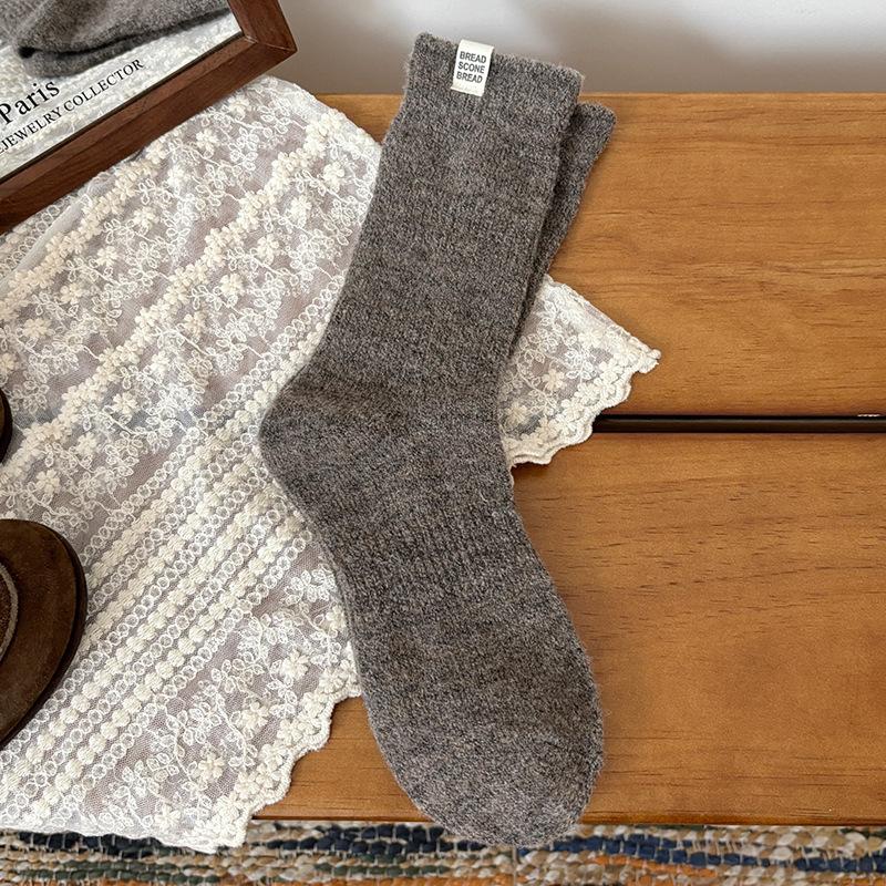 Woolen Socks for Women In Autumn and Winter Maillard Vertical Mid-calf Socks with Fabric Labels for Warmth Long Pile Socks