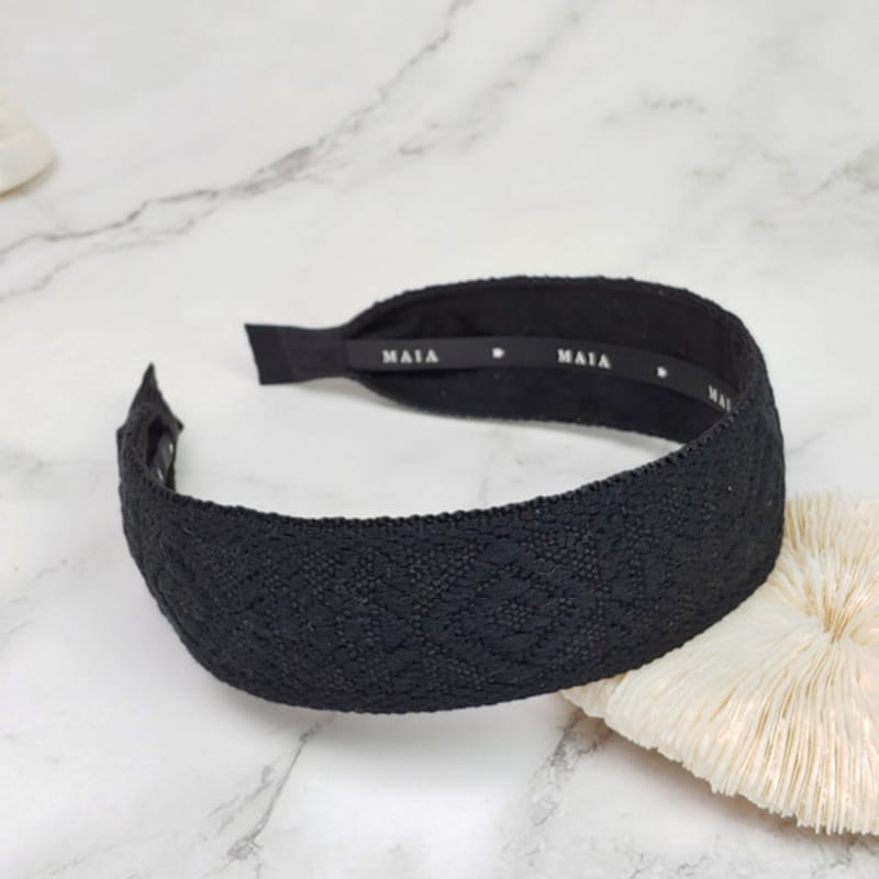 

Повязка на голову с геометрическим узором MAIA - Черная ONE