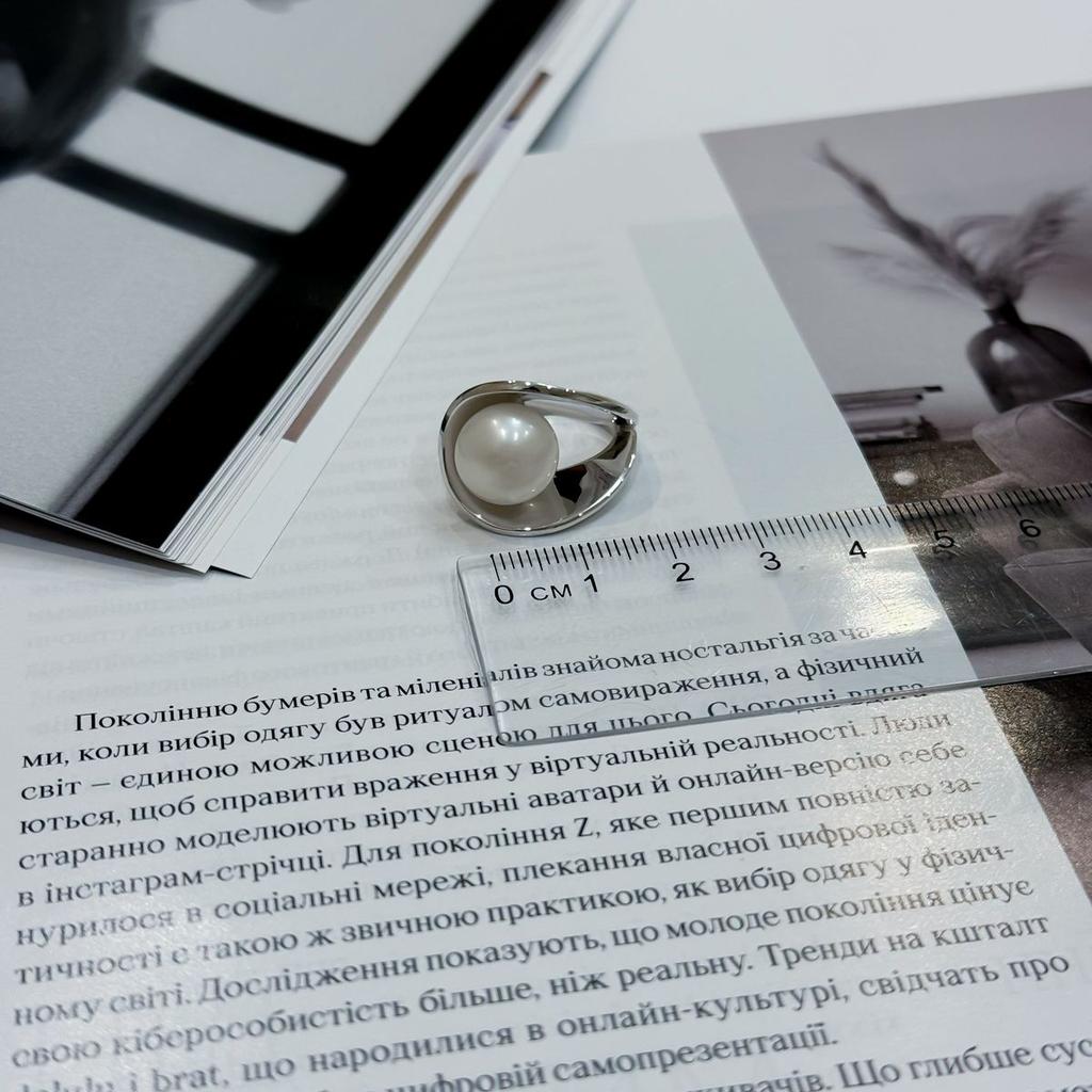 Серебряное кольцо с натуральным жемчугом, вес изделия 8,24 гр (2175650)
