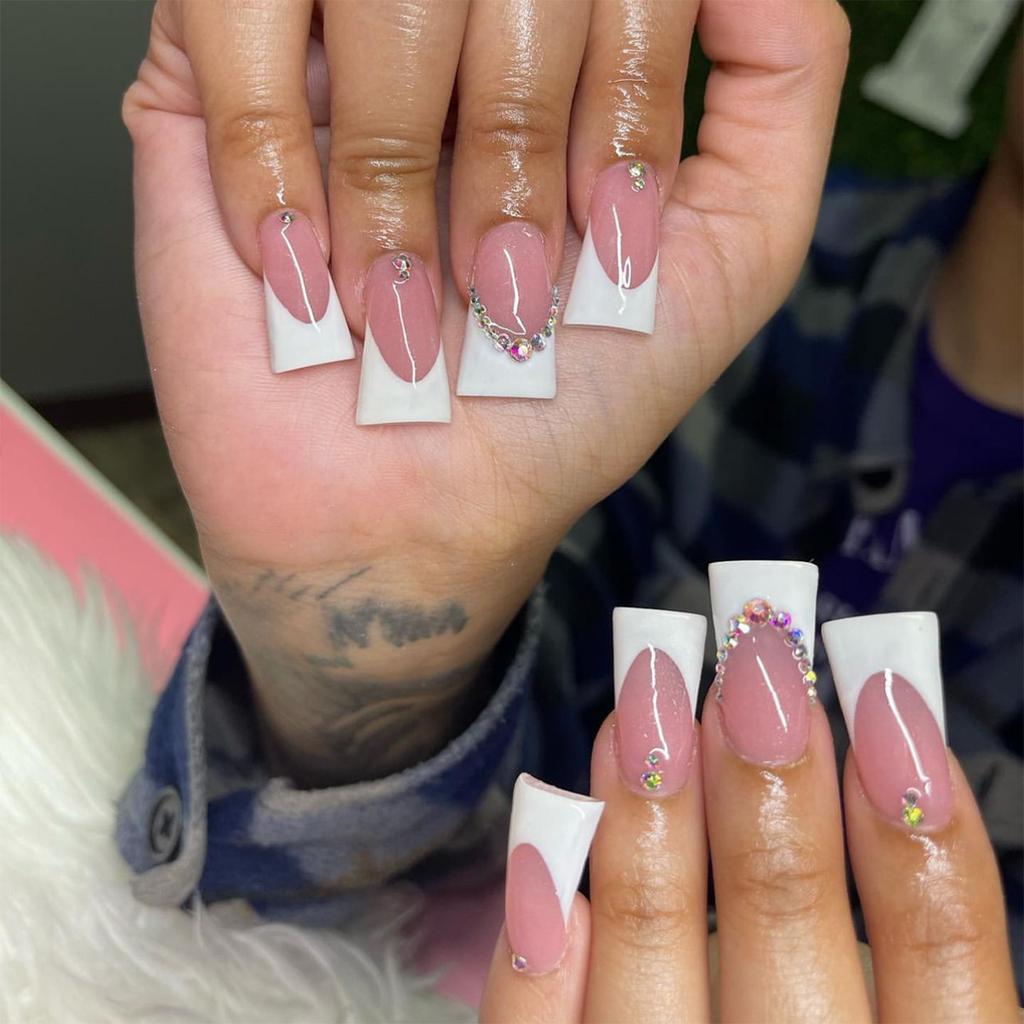 24 Stück Entenschnabel-förmige Falsche Nägel Gold Schmetterling Strass-Design Falsche Nagelspitzen Tragbare Vollabdeckung French Press-on Nägel