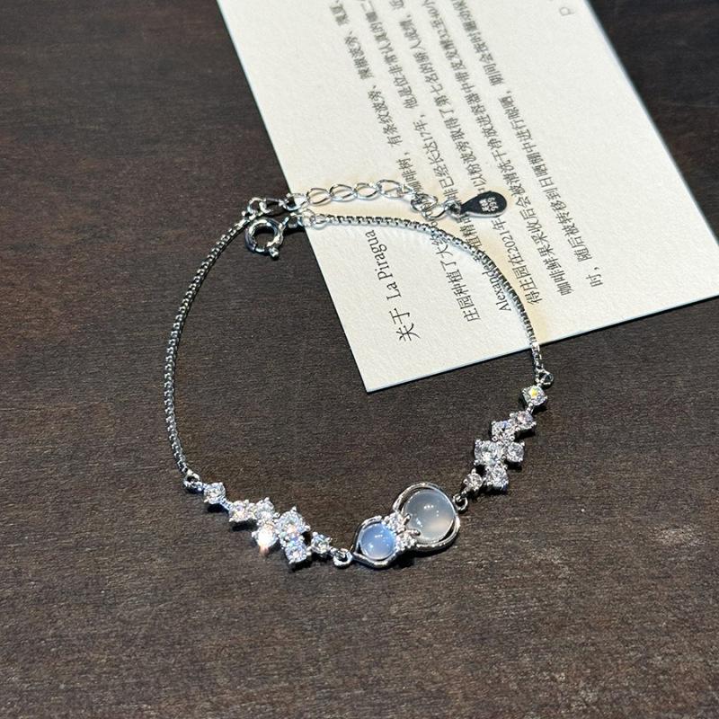 Chinese Style Zircon Gourd Bracelet: Elegant, Luxurious, and Fashionable Bangle.