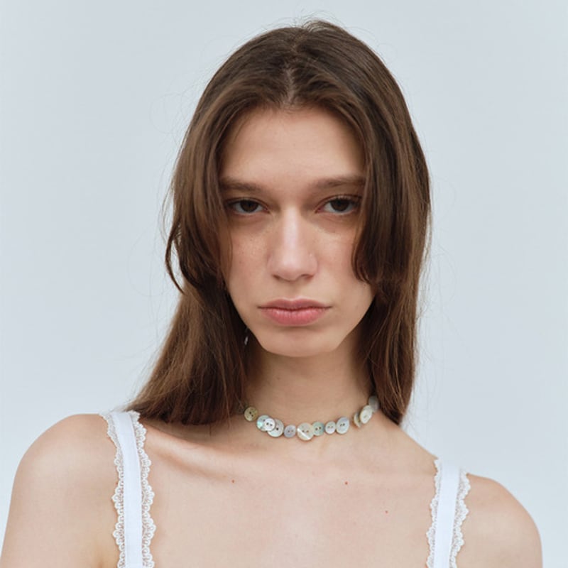THE YNE SHELL BUTTON NECKLACE
