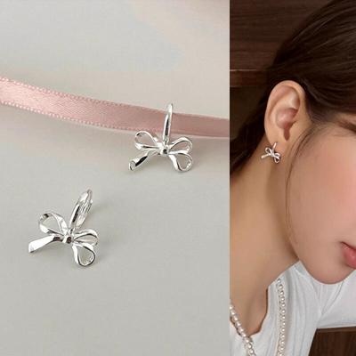 James D Silver Ribbon One-Touch Ring Earrings (925 Silver)