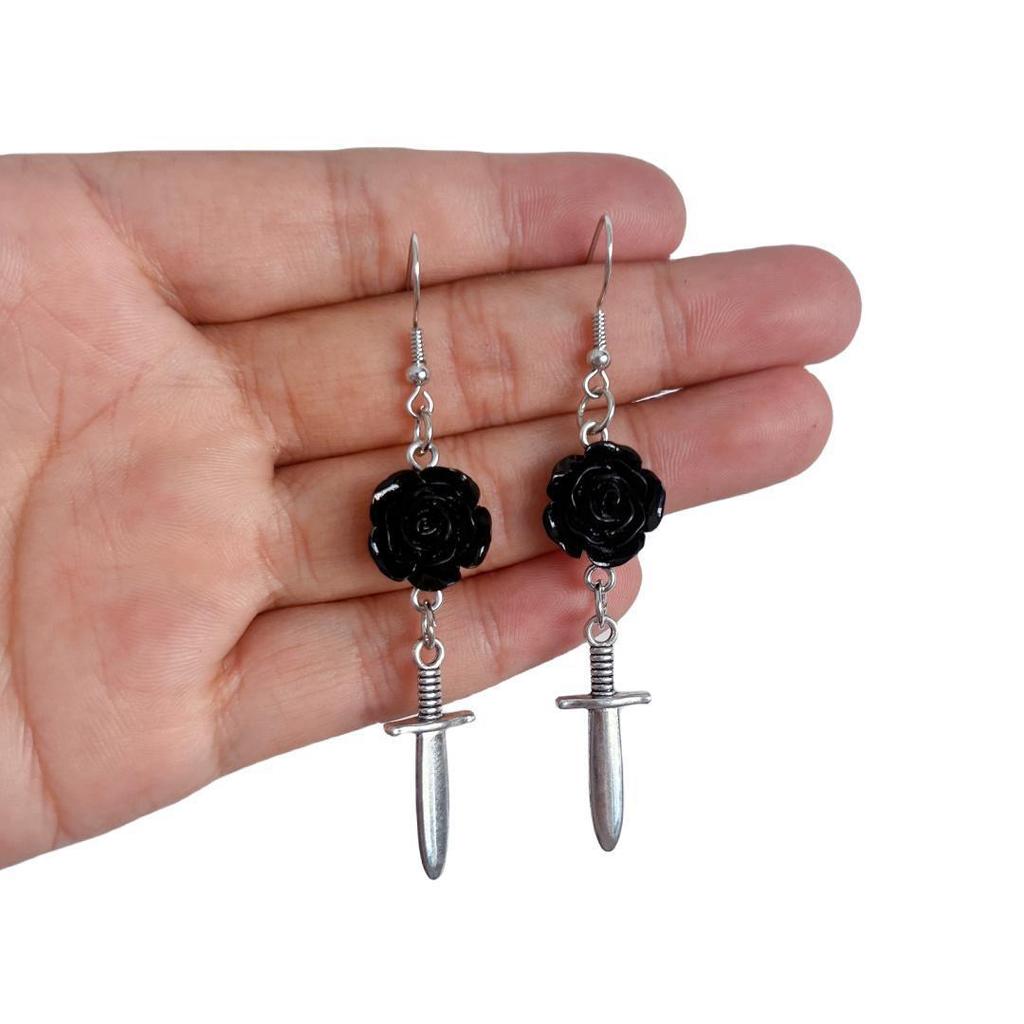 Charm Retro Punk Sliver Color Hollowed-out Heart Rose Flower Dangle Earrings for Women Gothic Hallowmas Jewelry Accessories Gift