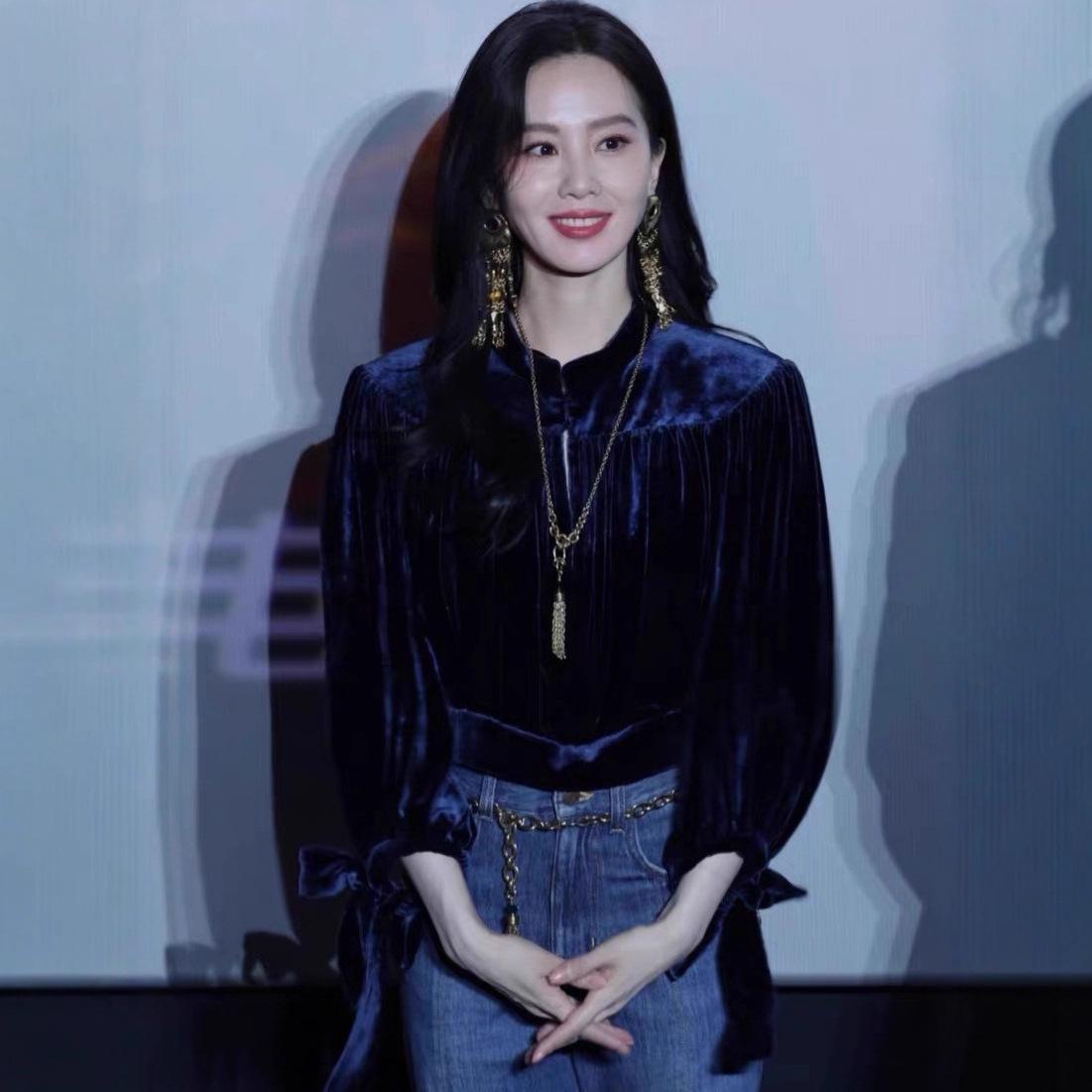 In Stock: Liu Shishi Style Women s High Waist Slimming Blue Micro Flare Jeans - New Spring/Autumn Trend. Small