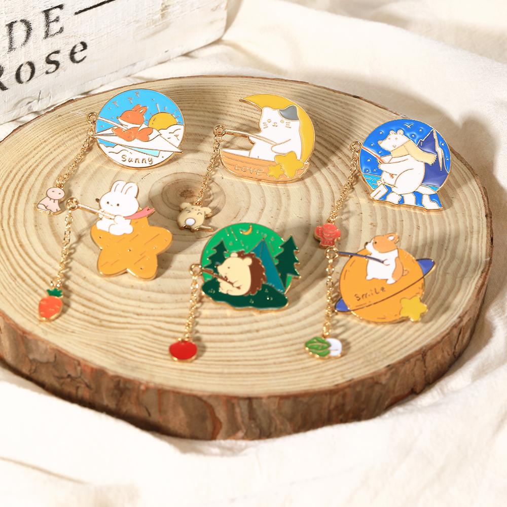 Creative Animal Fishing Food Chain Pins Cute Pretty Cat Rabbit Fox Polar Bear Hedgehog Enamel Brooches For Women Jewelry