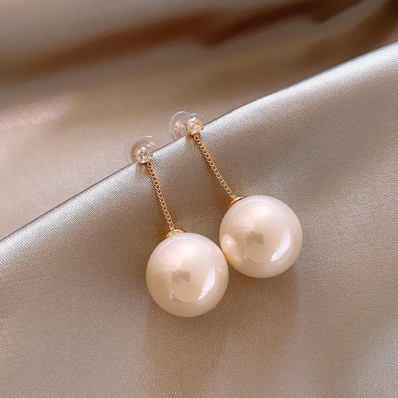 Luxe Pearl Rhinestone Earrings: Trendy Korean-Inspired Studs with Elegant Design