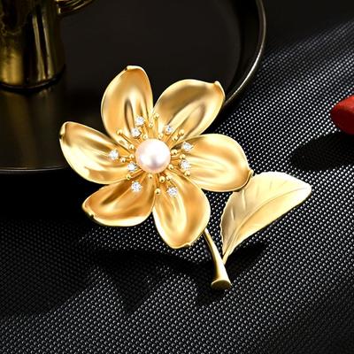 Women's Light Luxury Design Elegant Imitation Pearl Flower Brooch Fashionable And Versatile Niche Design Sense Brooch