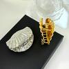 Modne złote metalowe spinki do włosów z muszli Hairwear dla kobiet Sweet Clip Crab Clamps Spinki do włosów Spinka do pazurów Modne akcesoria do włosów