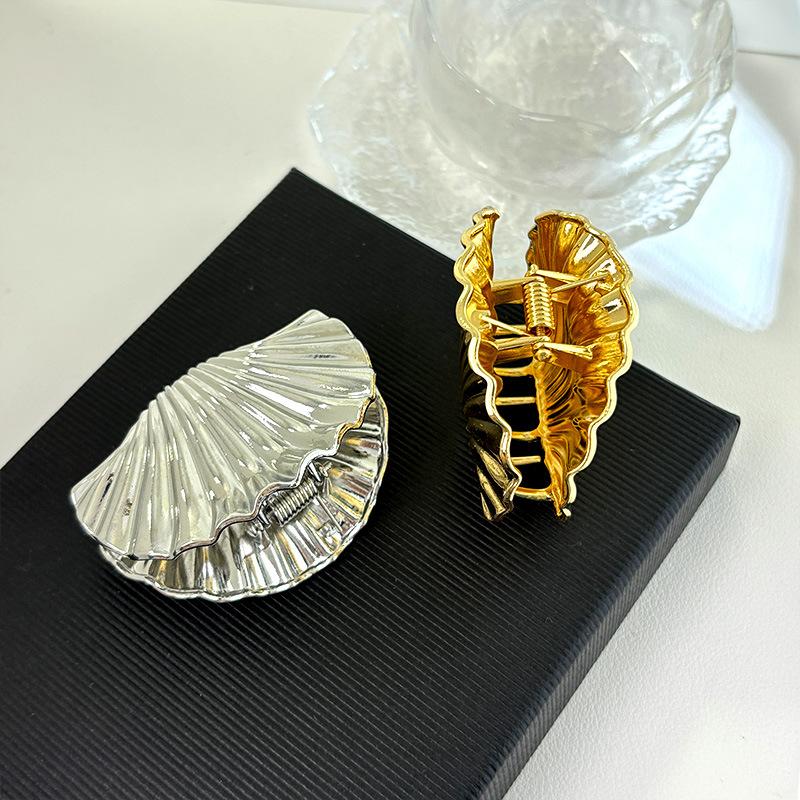 Modne złote metalowe spinki do włosów z muszli Hairwear dla kobiet Sweet Clip Crab Clamps Spinki do włosów Spinka do pazurów Modne akcesoria do włosów