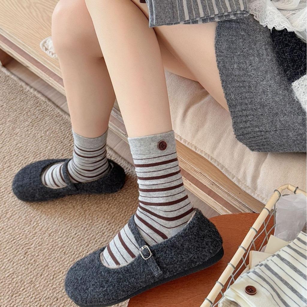 Vintage Striped Button-Embellished Socks Boneless Mid-Leg Socks Are Trendy And Wear Versatile Stacks Of Socks