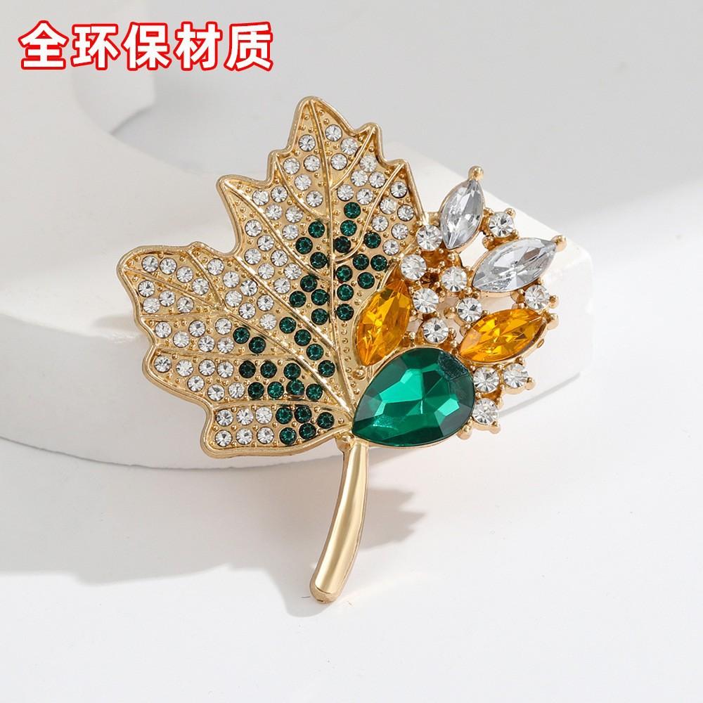 Heavy Industry Rhinestone Maple Leaf Brooch High-end Women's Exquisite Luxury High-end Niche Brooch Suit Coat Pin Accessories