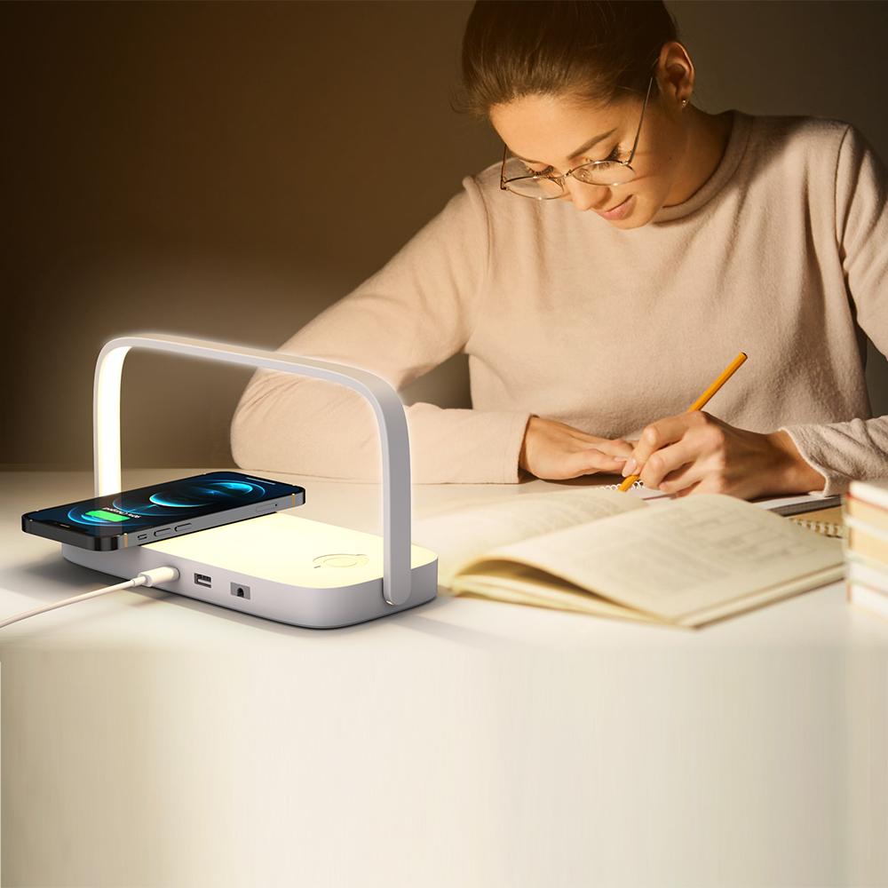 Schnelllade-Ständer 4 in 1 Multifunktion 15W Kabelloses Ladegerät Tragbare LED-Lese-Nachtlampe Kabelloses Ladegerät für iPhone 17 16