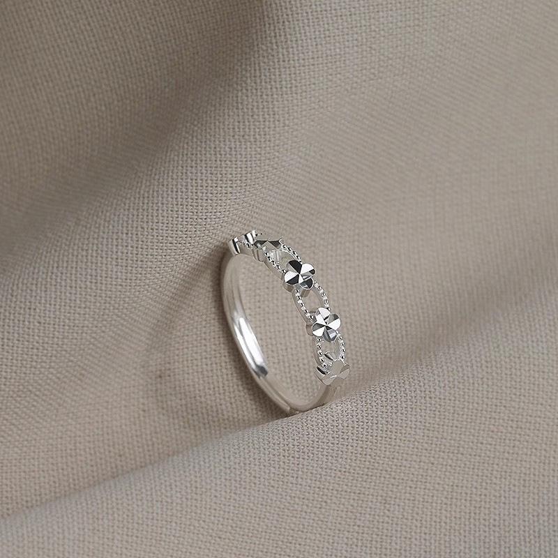 Adjustable Four-Leaf Clover Ring: Women s Unique Design Hollow Flower Ring for Index Finger Adjustable Open
