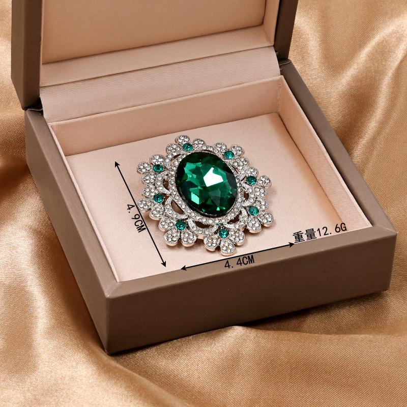 Luxury Crystal Flower Brooch: Exquisite Retro Palace Style for Women