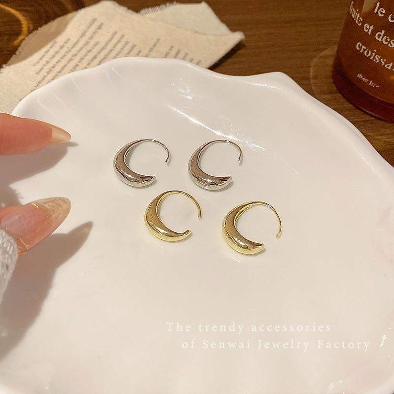 Retro Hong Kong style golden water drop C-shaped earrings women's simple cold wind stud earrings ears