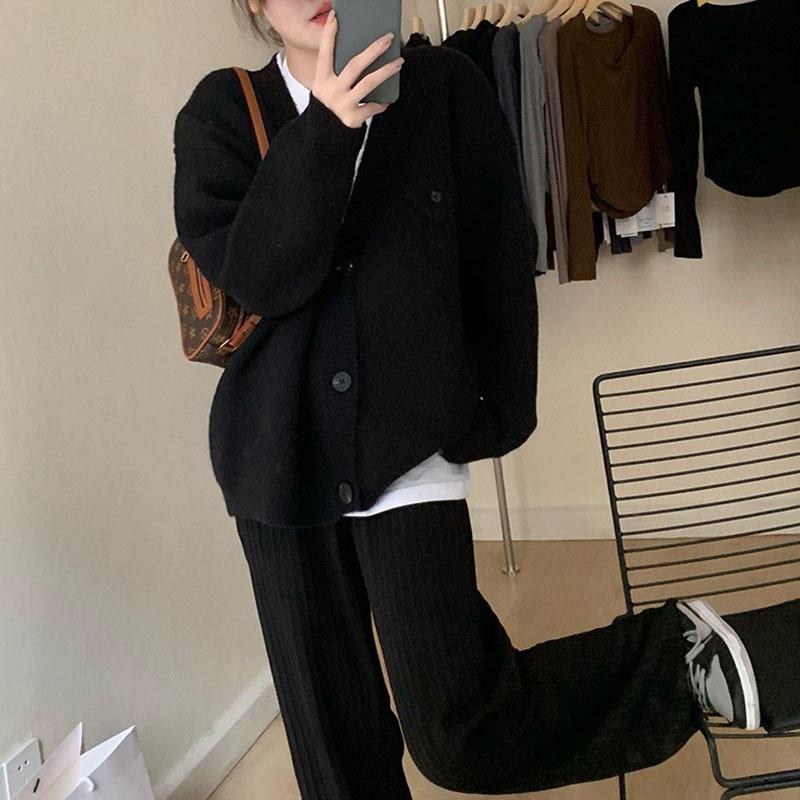 

Французский ретро 2025 осень и зима вязаный кардиган женский накладной карман ленивый жакет дизайн модный и универсальный 23082603 (average size) чёрный