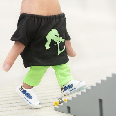 1 sada Finger Skateboard se svrchními kalhotami Boty Příslušenství Trénink pružnosti prstů Mini Finger Skateboard Hračka pro mládež Dárek pro dospělé