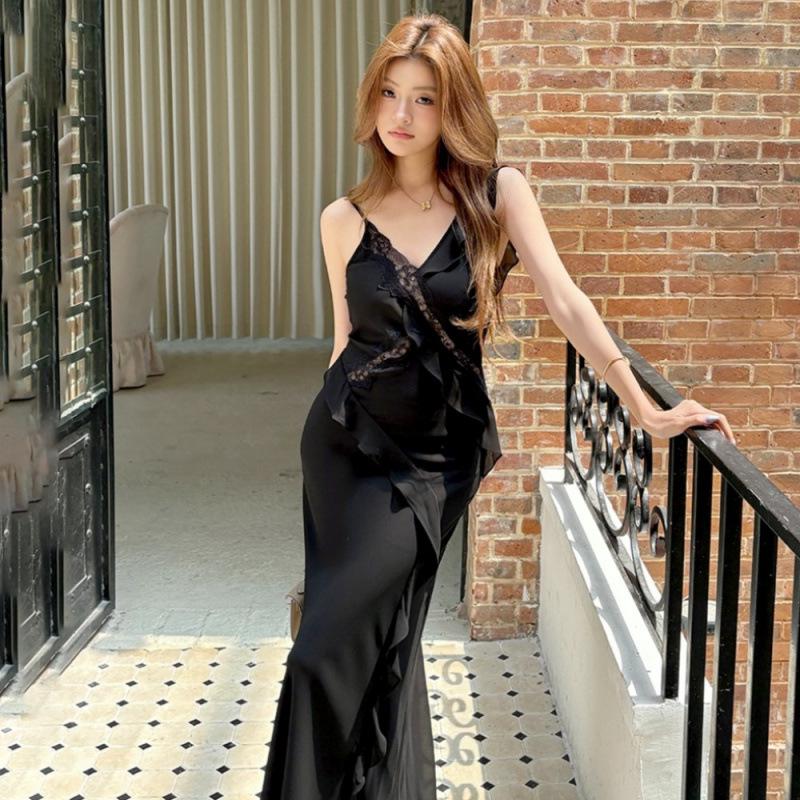 2026 Spring/Summer Bay Leaf Lace-Trim V-Neck Spaghetti Strap Maxi Dress