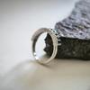 Серебряное кольцо с натуральным сапфиром, фианитами, вес изделия 2,36 гр (2202677)