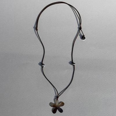 Flower Shell Strap Necklace (L252MNK020)