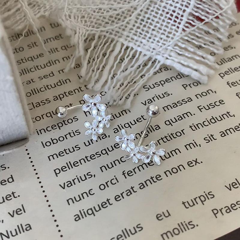 Shiny silver  minimalist small flower earrings for women fashion exquisite compact U-shaped stud earrings daily  gifts