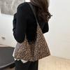 Stylish Simple Shoulder Bag For Women In Trendy Colors Perfect For Autumn Outfits