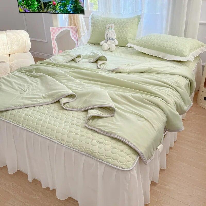 Letnia Cienka Kołdra Chłodna Pościel z Falbaną i Poszewką na Poduszkę Zestaw Pościeli Rozmiar Queen Kołdra Ochraniacze na Materac Pokrowce Narzuta