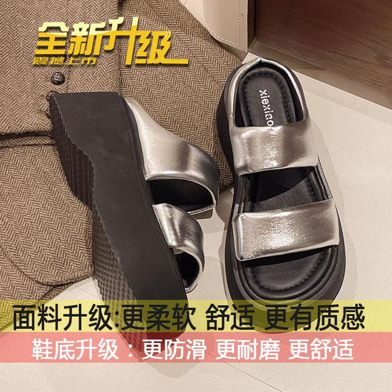 

Muffin platform slippers for women to wear in the summer of 2025, new models for small people to increase their height, silver sandals, beach slips 40