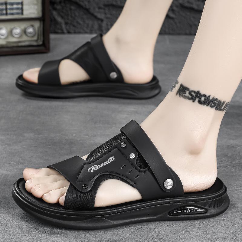 Sandals Men's Summer 2025 New Trend Versatile Men's Casual Stepping On Shit Feeling Beach Soft Bottom Dad Cool Slippers