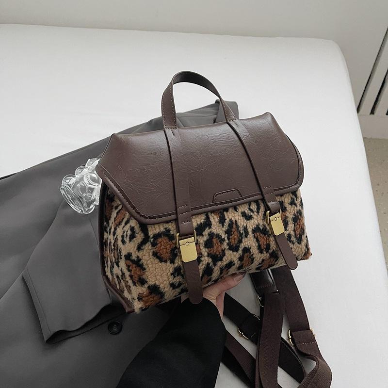 

Модная женская сумка с леопардовым принтом, 2025 год, осень, новый рюкзак высокой ценности, простая и модная портативная сумка через плечо коричневый