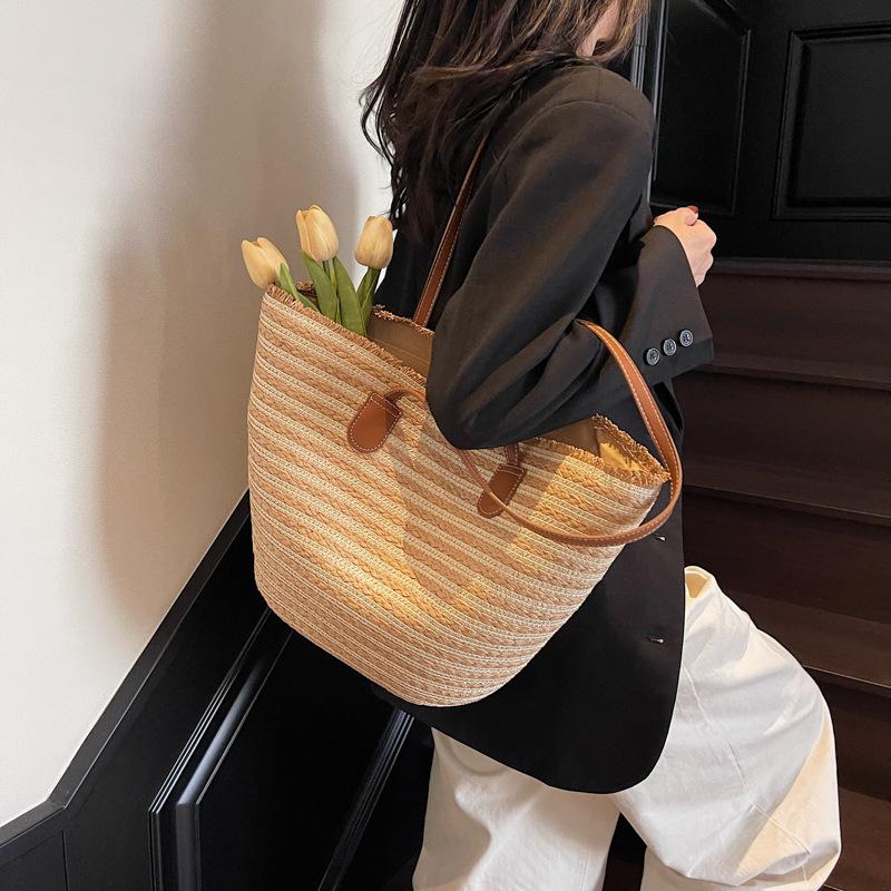 Woven bag women's spring handbag seaside tote bag large capacity niche design shoulder bag fashion bucket bag tide