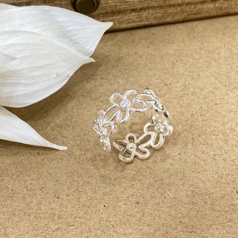 Adjustable Open Ring: Fashionable Hollow Flower Petal Design for Women