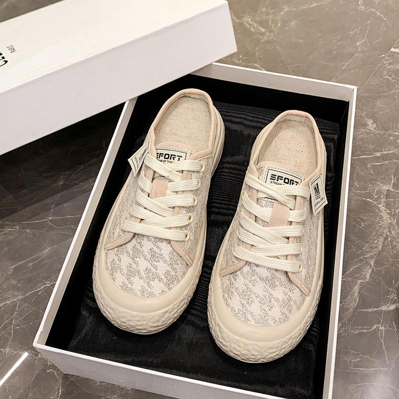 

Баотоу полутапочки женские новые весенне-летние для улицы старые пекинские тканевые туфли без каблука женские тканевые шлепанцы повседневные на один шаг 41 белый